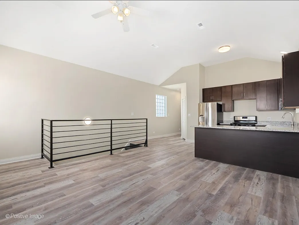2855 W Arthington St — Photo 1