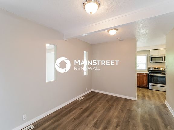 4th image of 208 E 165th St