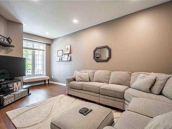 4th image of 65 Glendarling Cres