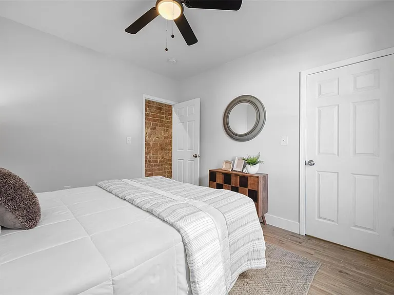 5303 Bancroft Ave #2W — Photo 13