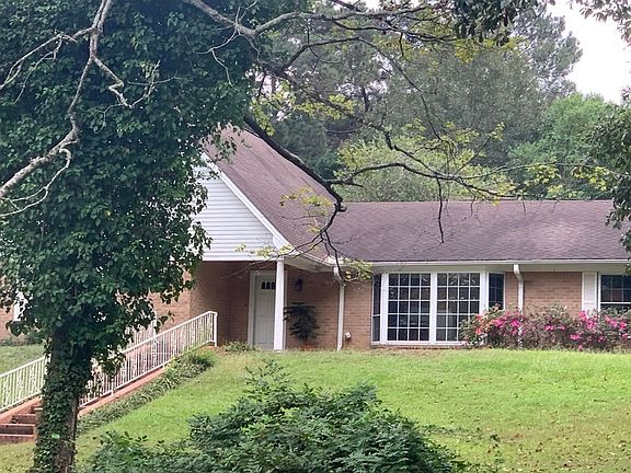 2nd image of 3200 Edgewood Ln