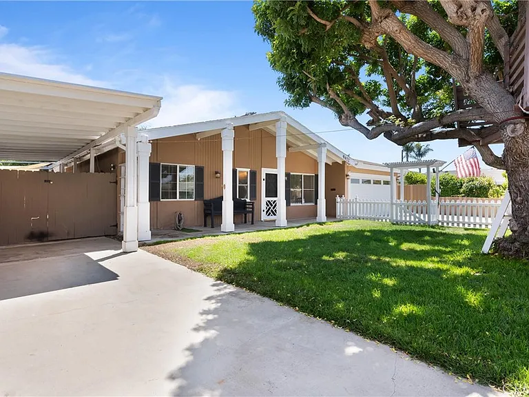9472 Karen Cir — Photo 25