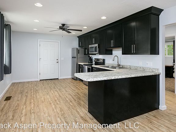 3rd image of 3184 S Higbee Cir