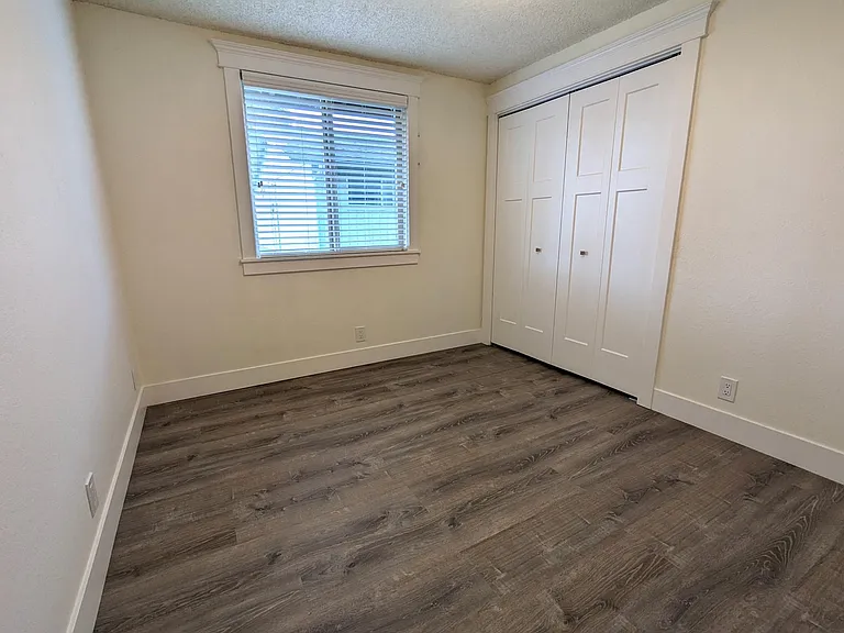 215 SW Kalmia St #D — Photo 18