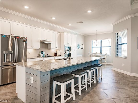 4th image of 3327 Delana Way