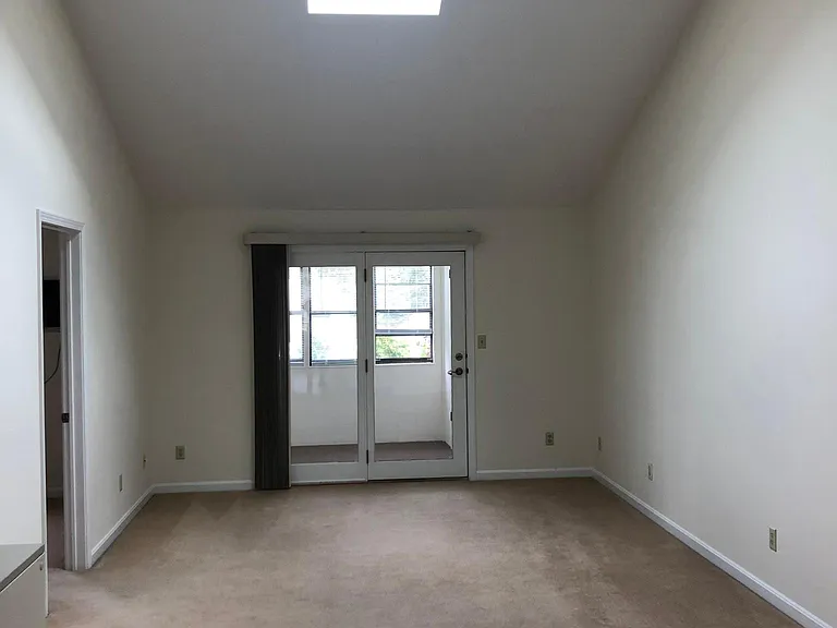 110 W Hill Rd #C — Photo 4