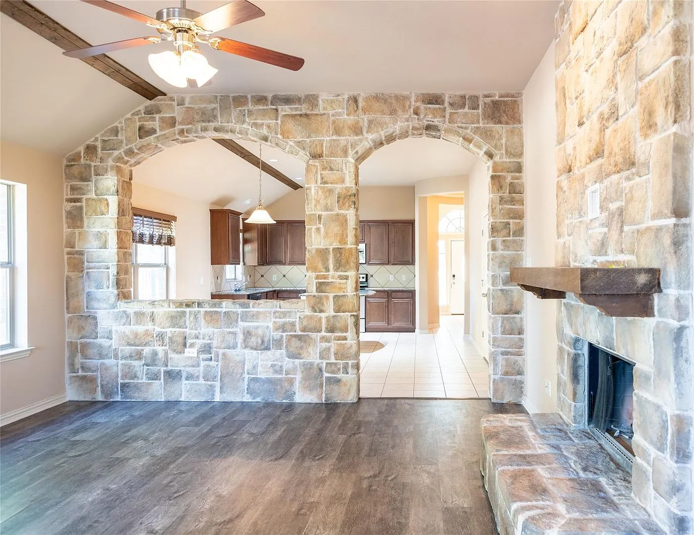 Spacious 3-Bedroom Frisco Home in Gated Community — Photo 3