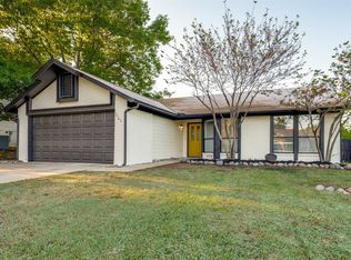 2702 Glen Ridge Dr, Arlington, TX 76016