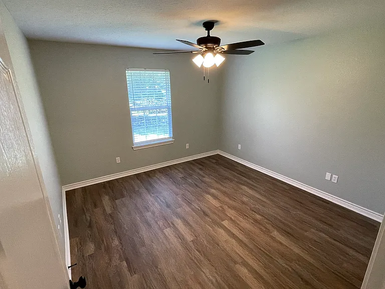 421 W Thomas St — Photo 29