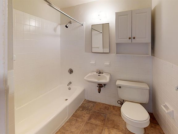 3rd image of 14 Yarmouth St #14