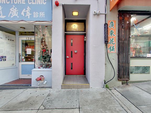 3rd image of 124 Waverly Pl #207