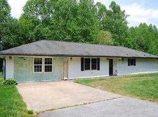 67 Dragonfly Ln, East Flat Rock, NC 28726