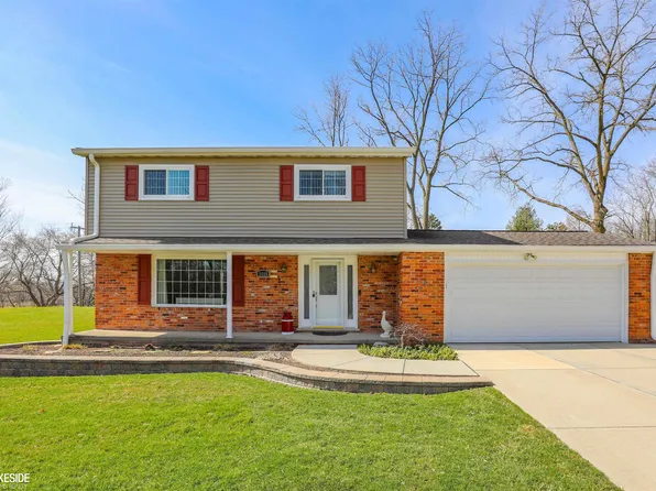 1445 W Silverbell Rd, Orion, MI 48359