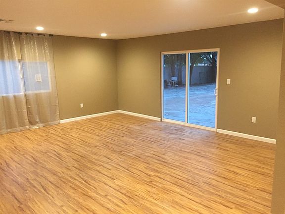 4th image of 11137 Redwood Ave