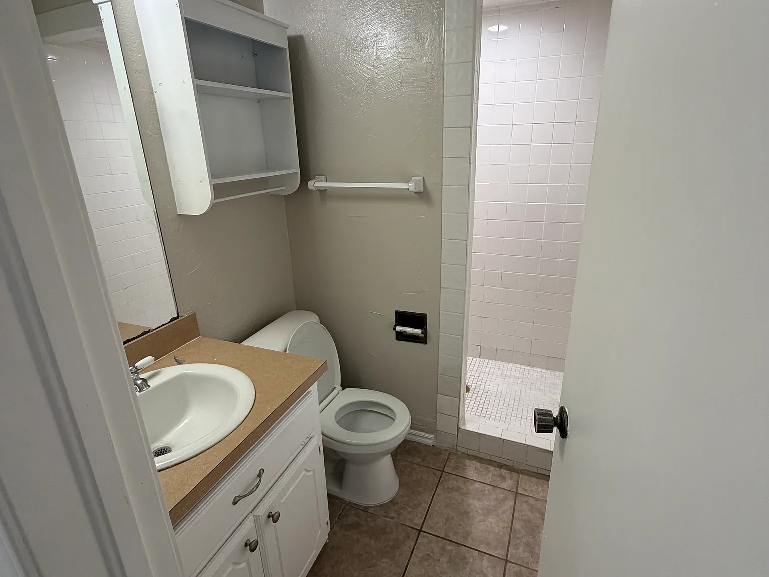 412 Clermont Drive — Photo 4