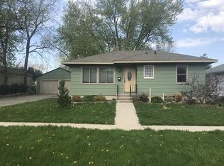 207 8th Ave NE, Independence, IA 50644