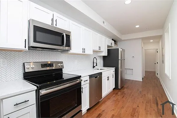 3035 W Diamond St #3 — Photo 1