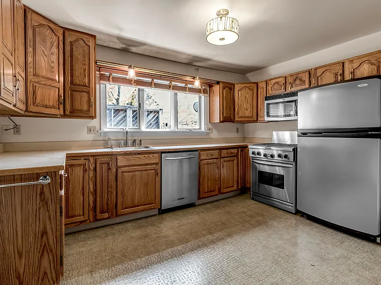 589 Breckenridge St #2 — Photo 6