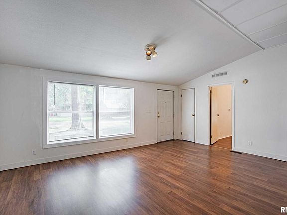 3rd image of 124 Merry Acres Ln