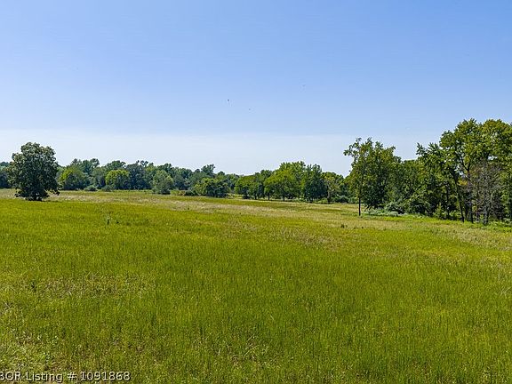 4th image of 3828 Edwards Rd