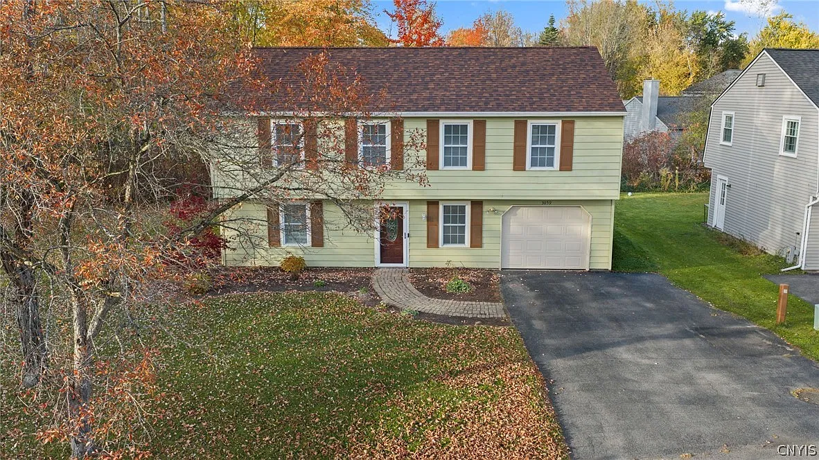 3 bed, 2.0 bath, 1664 sqft, $2,200 — Photo 1