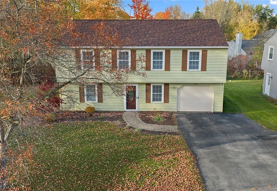3059 Hayfield Ln