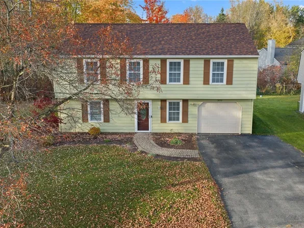 3059 Hayfield Ln, Baldwinsville, NY 13027
