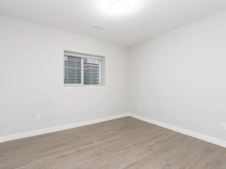 20280 82a Ave — Photo 5