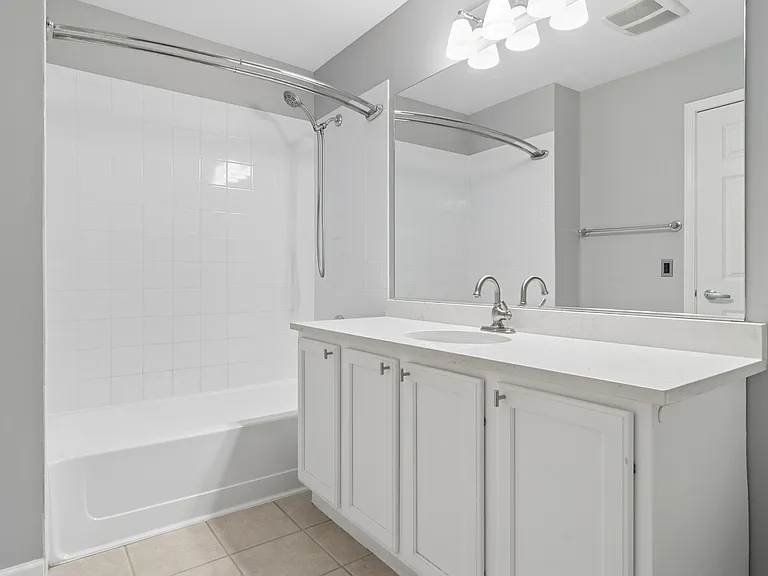 340 W Superior St #1201 — Photo 14