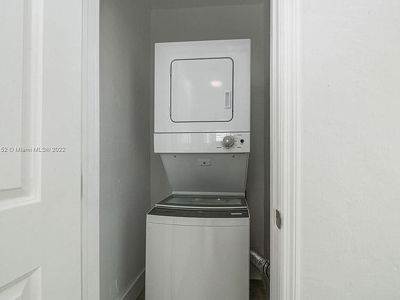 4th image of 600 12th St APT 11