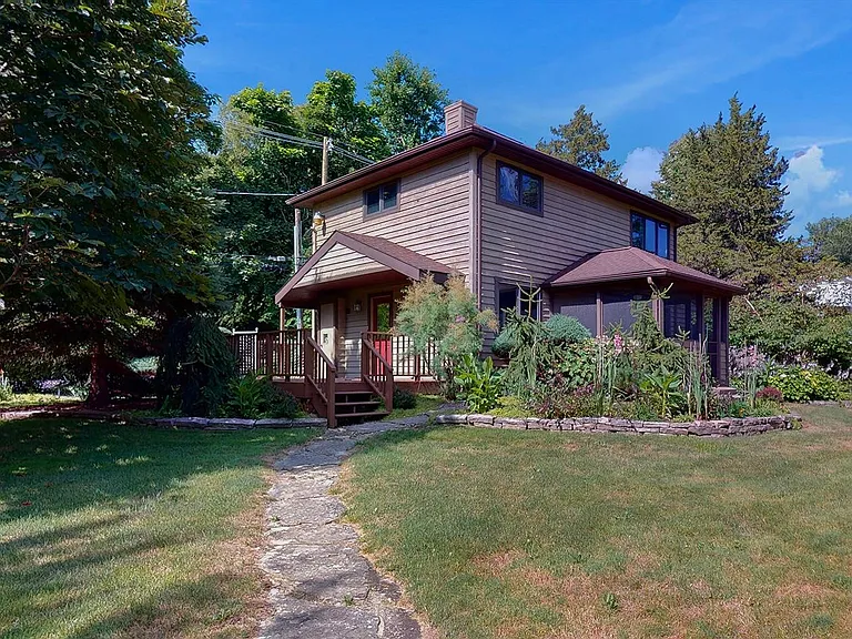 1117 1/2 W Rocky Beach Ln #A — Photo 2