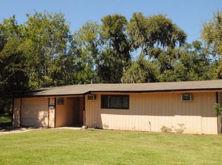 55 Periwinkle Ct, Lake Jackson, TX 77566