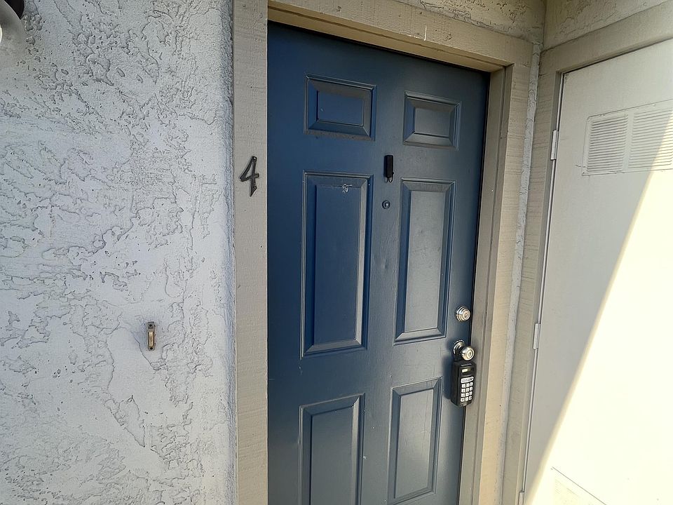 1st image of 200 Northwoods Ave APT 4