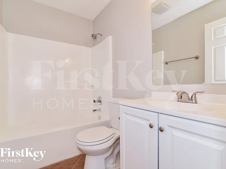 11704 Grenadier Ln — Photo 9