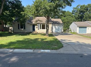 7604 Briar St, Prairie Village, KS 66208