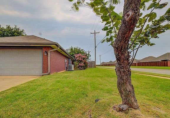 4th image of 1121 Golden Eagle Dr
