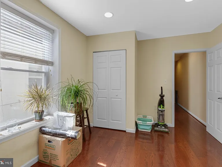 1933 Parrish St — Photo 15