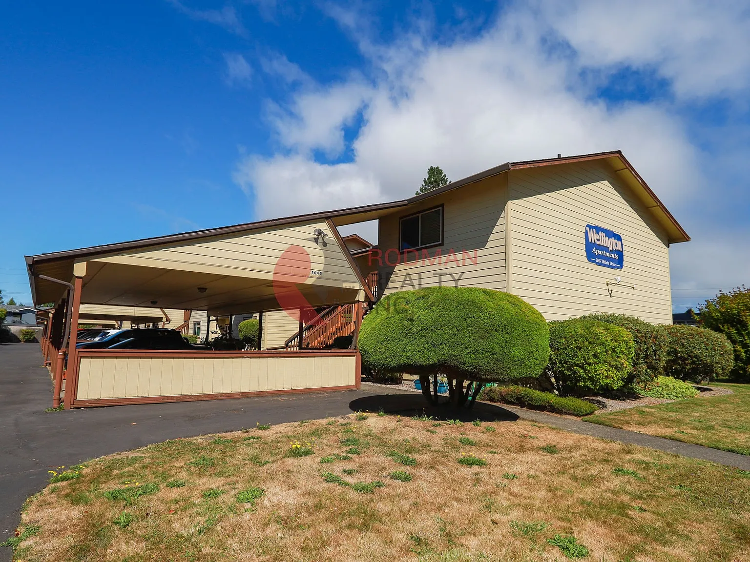 Wellington Apartments — Photo 2