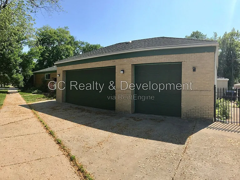 1067 W 97th St — Photo 16