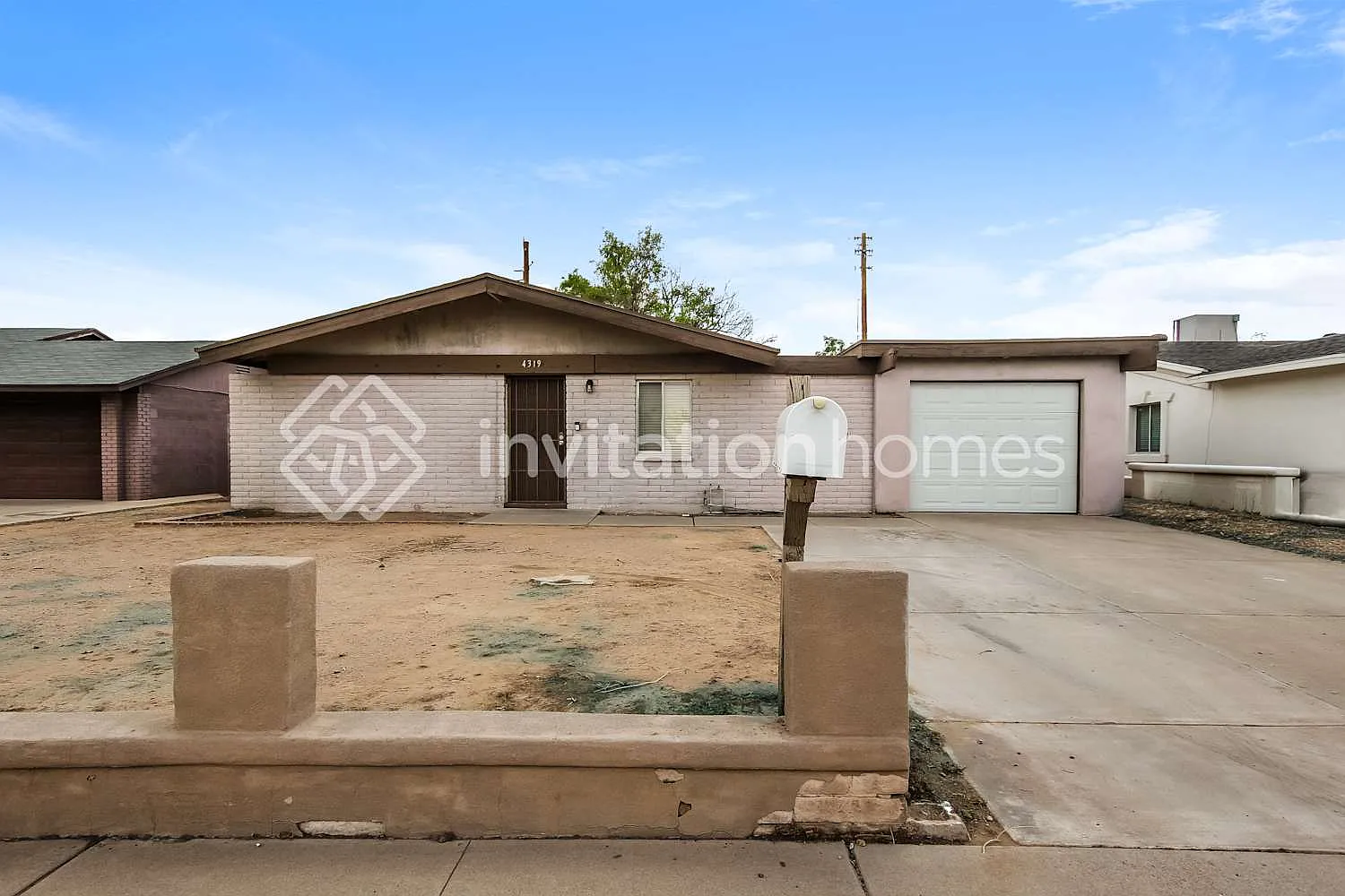 4319 N 79th Dr Phoenix, AZ 85033 — Photo 1