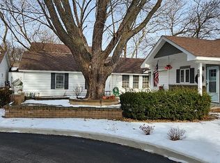 5010 W Lake Shore Dr, Wonder Lake, IL 60097