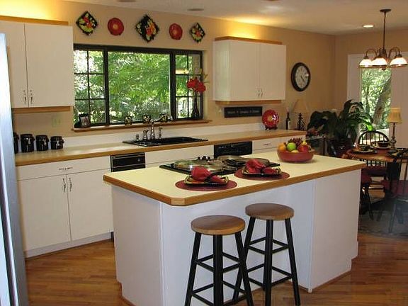 2nd image of 6364 Oakdale Ln