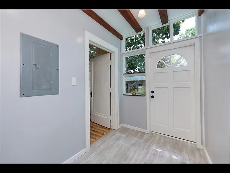 2901 Summerville Rd — Photo 6