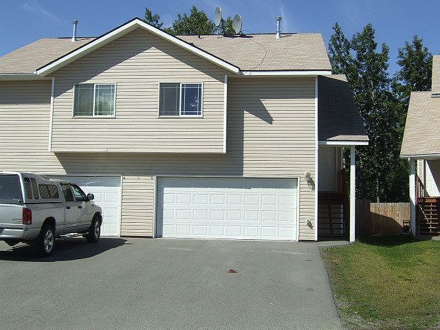 Split Entry-Attached Condo