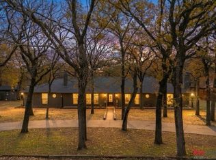 1908 Thousand Oaks Dr, Burleson, TX 76028