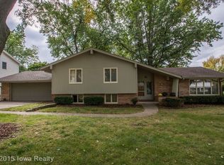 7108 Jefferson Ave, Windsor Heights, IA 50324