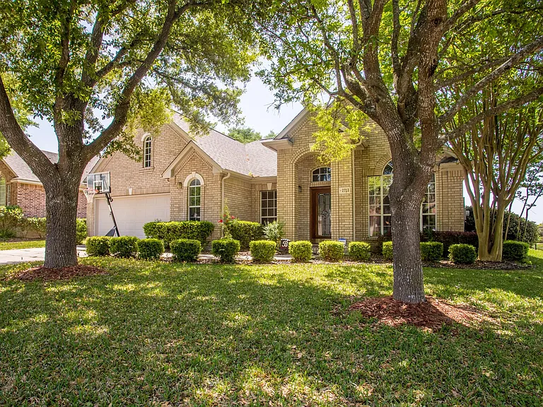 2713 Butler National Dr — Photo 1