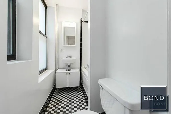 Rented by Bond New York | media 23