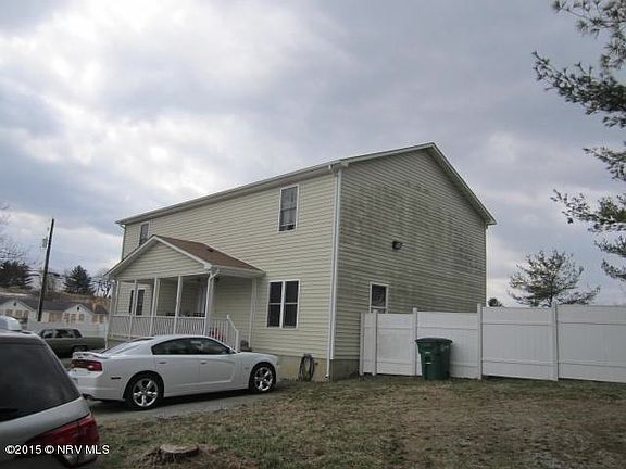 2nd image of 3216 Roanoke St