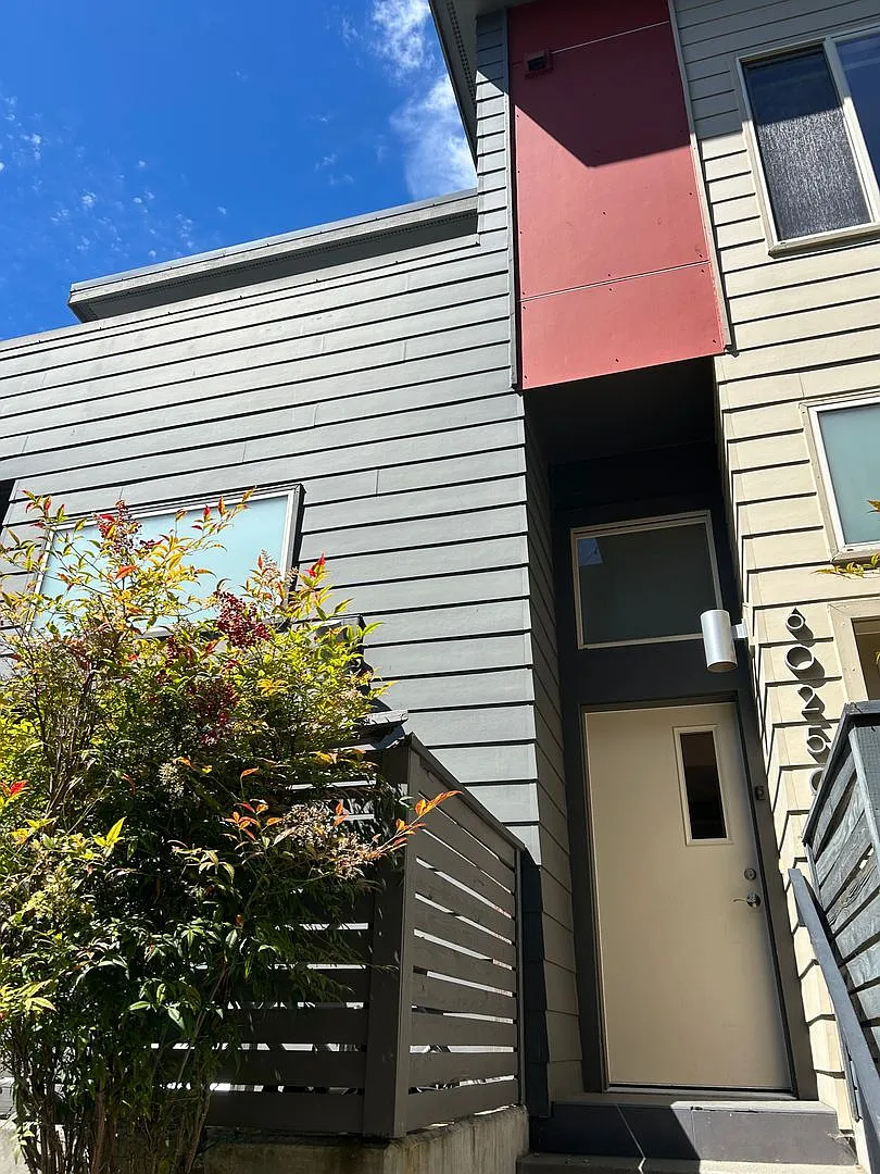 3BR WS Townhome w/ Oversized Windows! — Photo 1